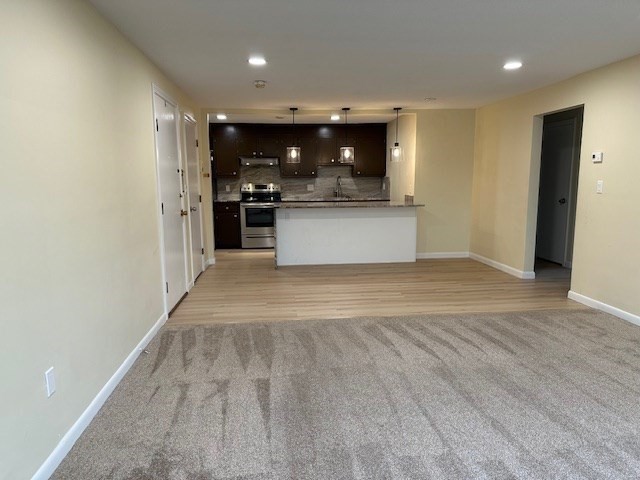 12 Hallmark Gardens, Unit 7 Burlington, MA 01803 - Photo 7 of 18
