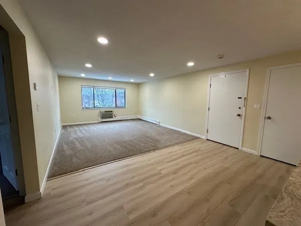 $2,800 | 12 Hallmark Gardens, Unit 7, Burlington, MA 01803