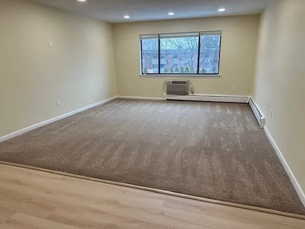 $2,800 | 12 Hallmark Gardens, Unit 7, Burlington, MA 01803