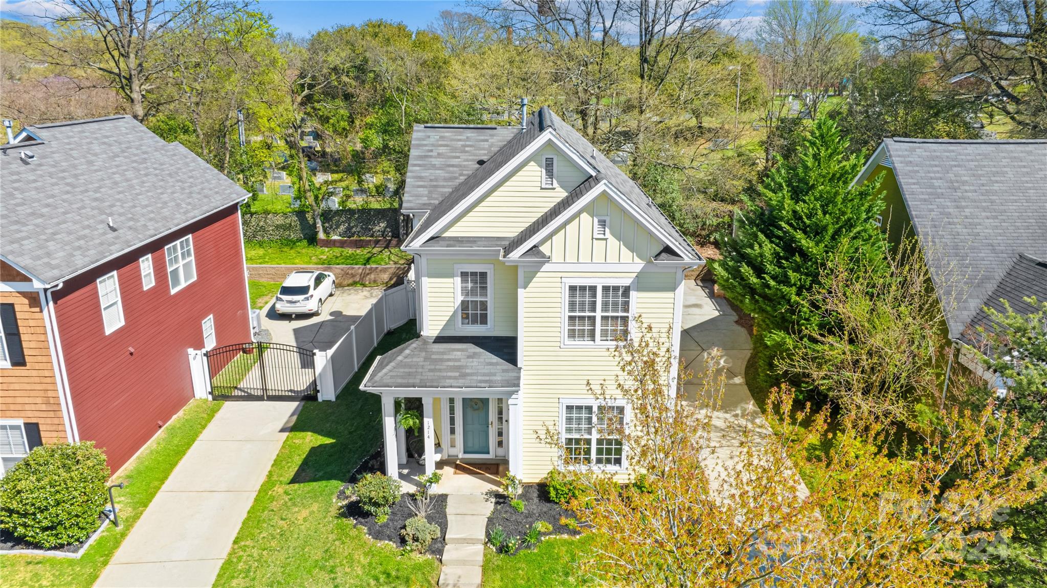 1214 Rising Oak Drive Charlotte, NC 28206 - Photo 27 of 38 a view of a yard in front of house
