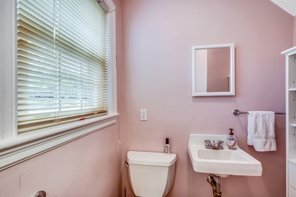 27 Hodge Road Arlington, MA 02474 - Photo 15 of 30