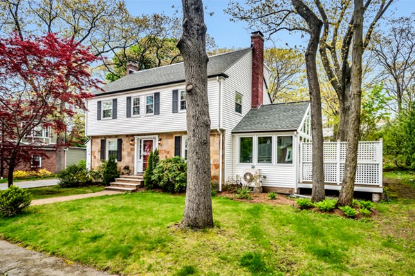 27 Hodge Road Arlington, MA 02474 - Photo 3 of 30
