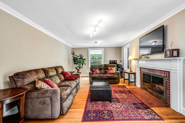 27 Hodge Road Arlington, MA 02474 - Photo 5 of 30