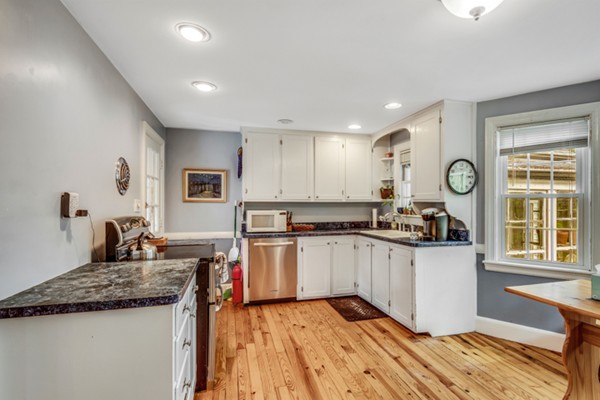 27 Hodge Road Arlington, MA 02474 - Photo 10 of 30