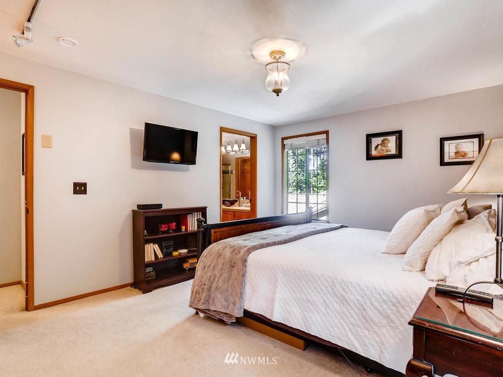 6905 Meadowdale Beach Road Edmonds, WA 98026 - Photo 12 of 23 Gallery Image 12