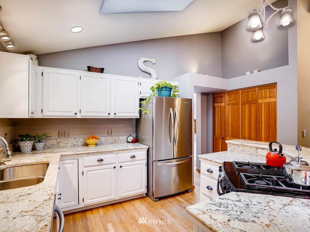 6905 Meadowdale Beach Road Edmonds, WA 98026 - Photo 8 of 23 Gallery Image 8