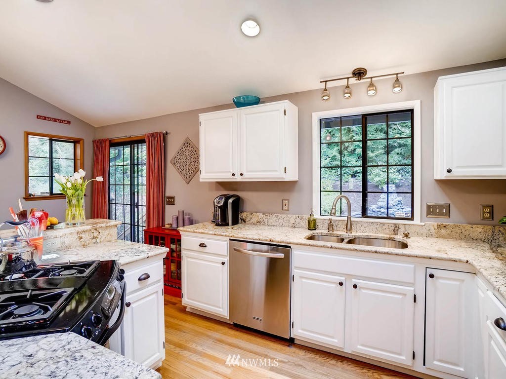 6905 Meadowdale Beach Road Edmonds, WA 98026 - Photo 9 of 23 Gallery Image 9