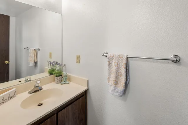 $425,000 | 6005 Woodside Drive, Rocklin, CA 95677