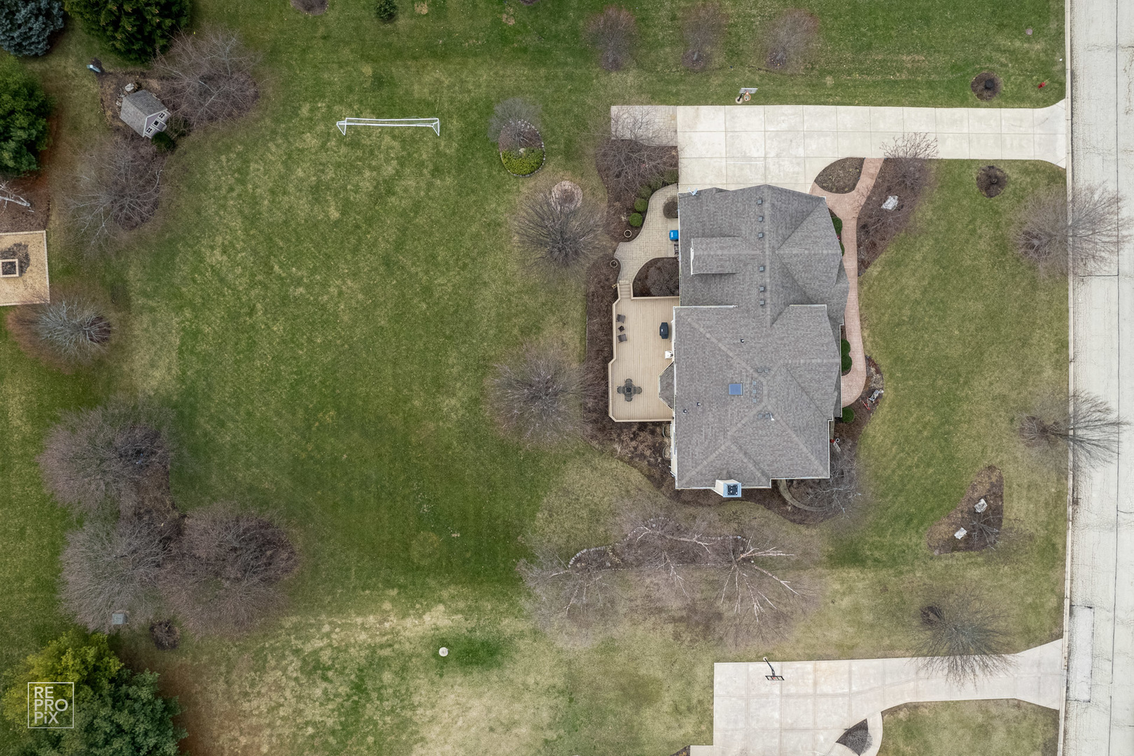 355 Meadow View Burlington, IL 60109 - Photo 31 of 37 an aerial view of residential houses with outdoor space
