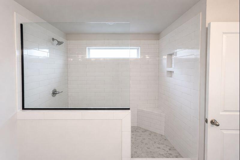 1518 Firelight Way, Unit 122 Ooltewah, TN 37363 - Photo 15 of 28 Primary Shower