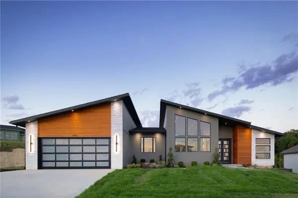 $1,050,000 | 2150 Palisades Drive, Riverside, MO 64150