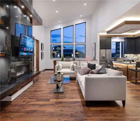 $1,100,000 | 2150 Palisades Drive, Riverside, MO 64150