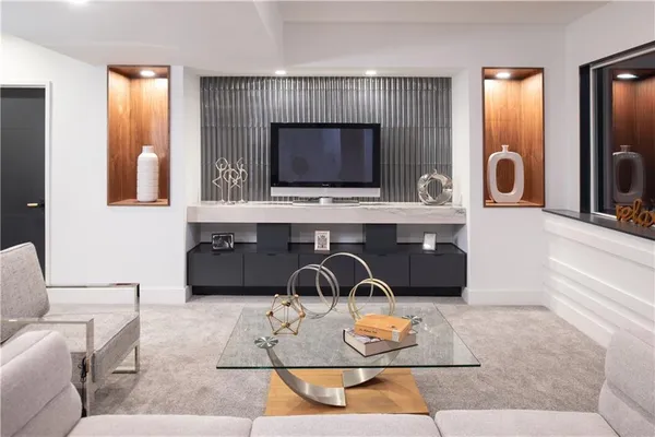 $1,050,000 | 2150 Palisades Drive, Riverside, MO 64150