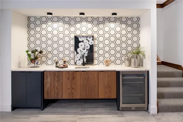 $1,100,000 | 2150 Palisades Drive, Riverside, MO 64150