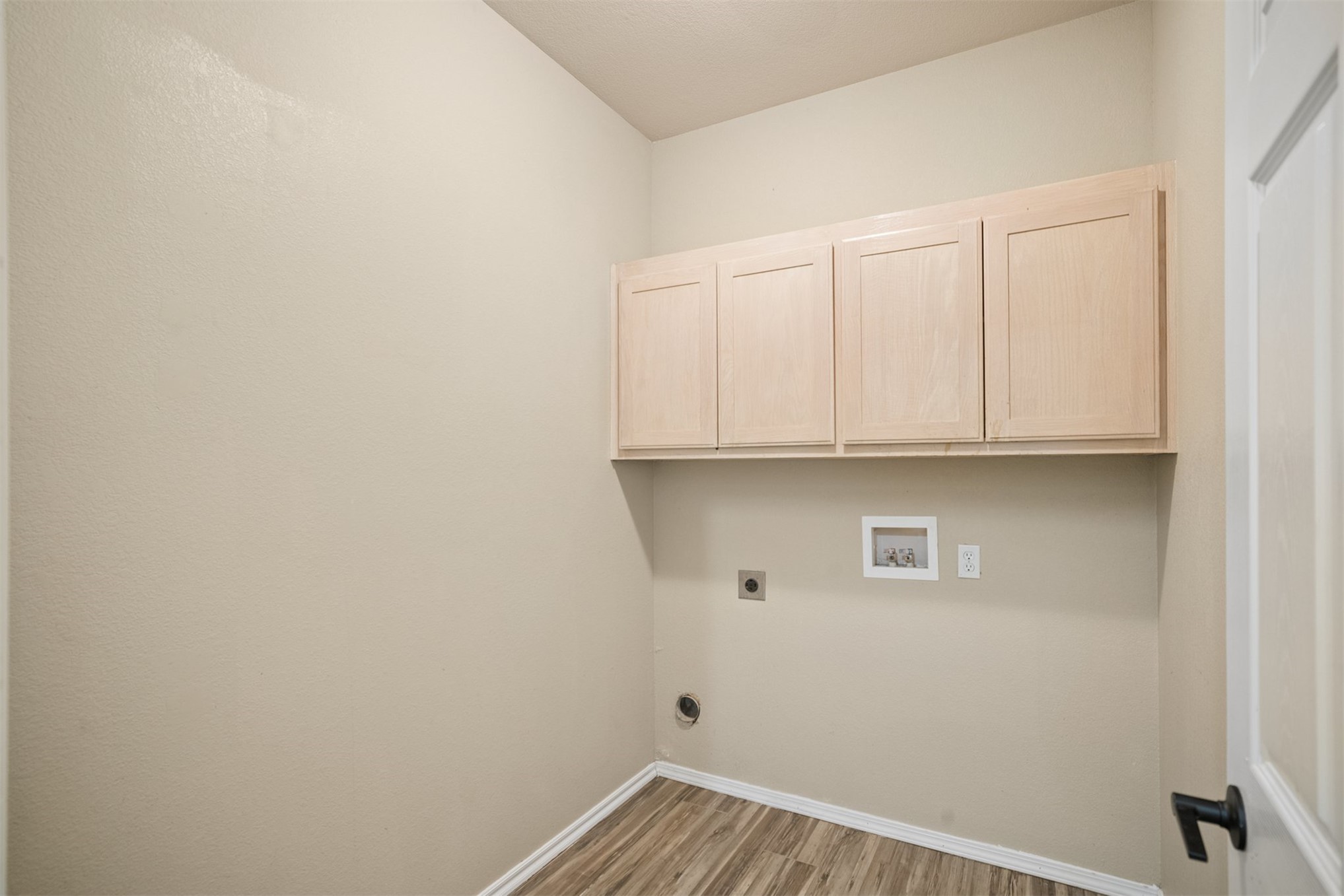 175 Alt 75 Mounds, OK 74047 - Photo 28 of 41 Light wood-finish cabinetry, wood-finish flooring, and light-toned wall paint