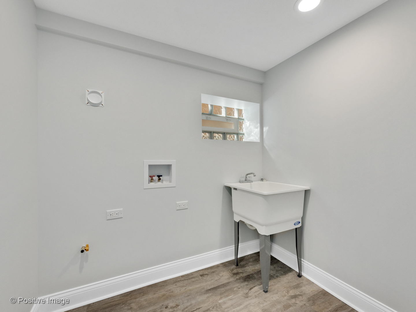 2232 Forest Avenue North Riverside, IL 60546 - Photo 12 of 17 a view of a workspace
