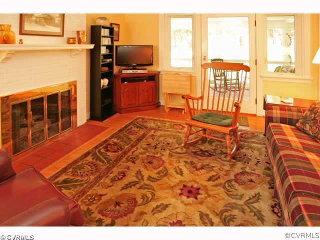 4544 Arrowhead Road Richmond, VA 23235 - Photo 4 of 12 a balcony with a stove