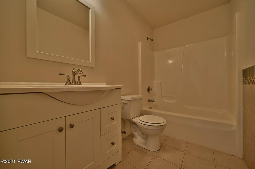 128 Gold Key Road Milford, PA 18337 - Photo 43 of 64 Upstairs Bathroom