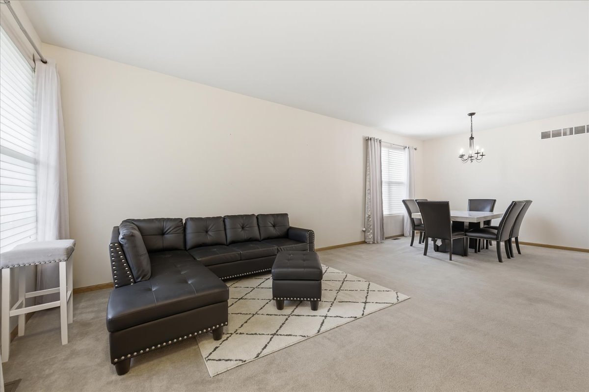 1916 Castle Ridge Drive Plainfield, IL 60586 - Photo 3 of 36 Gallery Image 3