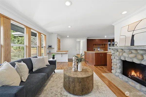 $900,000 | 22407 87th Avenue West, Edmonds, WA 98026