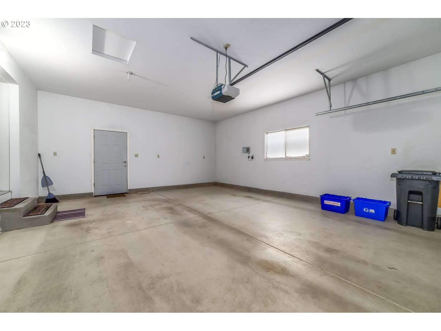 3220 Crescent Avenue, Unit 42 Eugene, OR 97408 - Photo 27 of 31 a view of a room with gym equipment