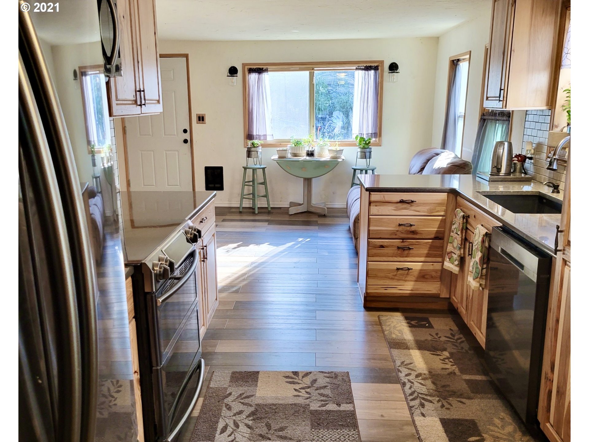 734 54th Street Springfield, OR 97478 - Photo 4 of 17
