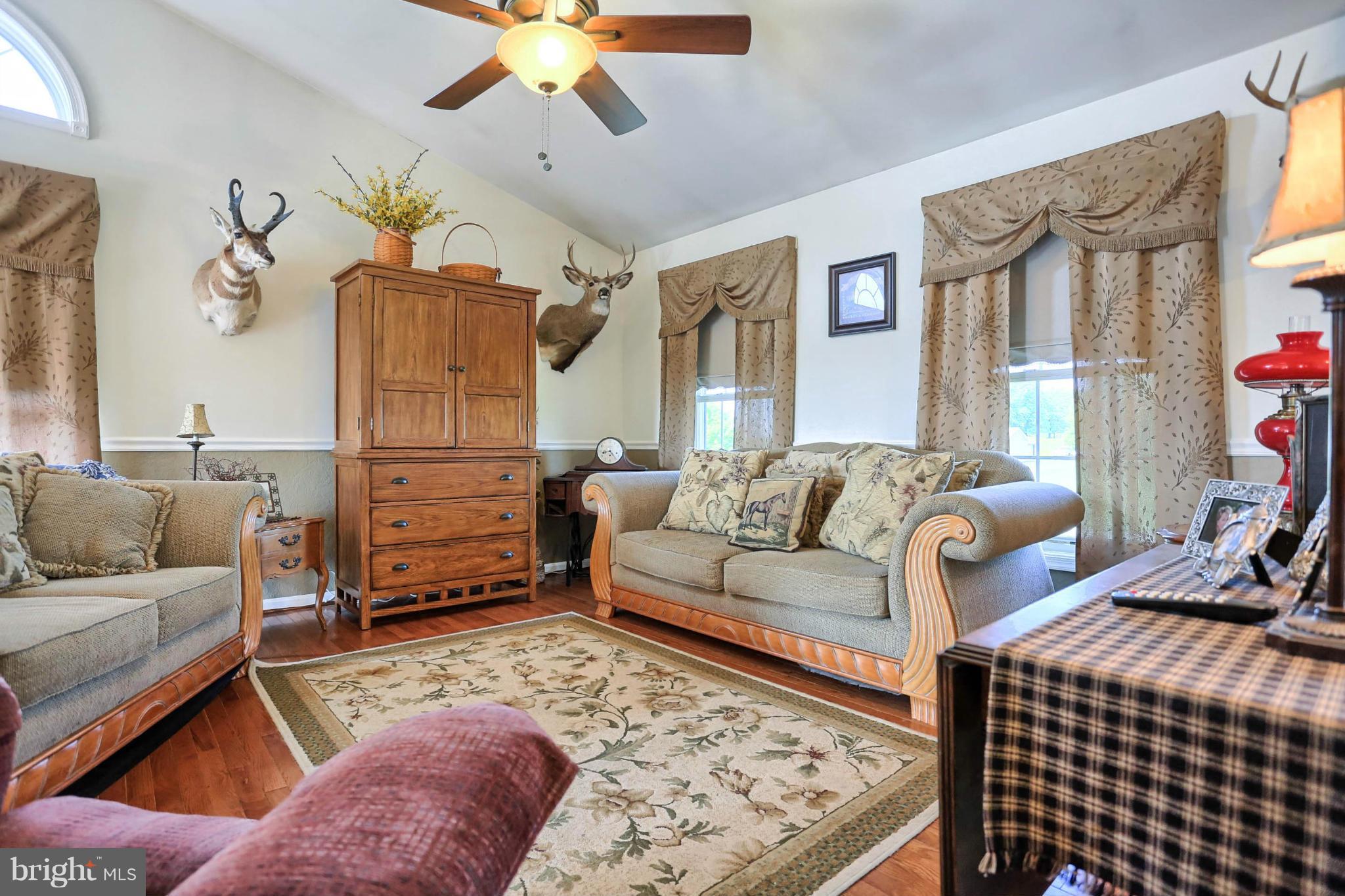 11821 Ashton Road Clear Spring, MD 21722 - Photo 10 of 30 Living Room