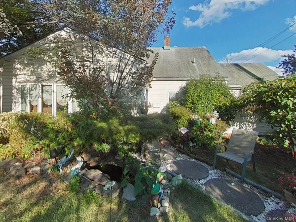 $849,990 | 7 Lily Lane, Levittown, NY 11756
