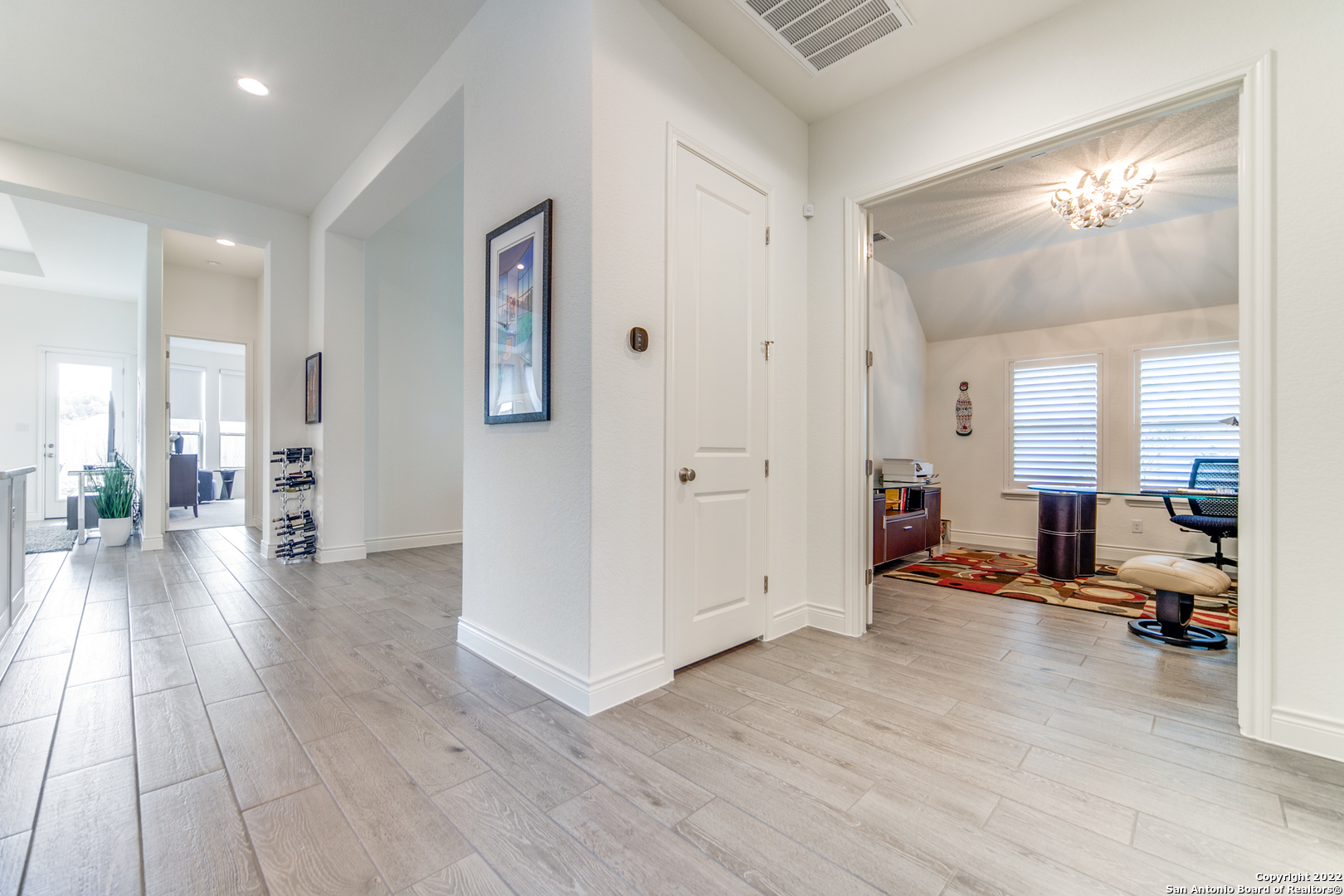 29734 Elkhorn Ridge Boerne, TX 78015 - Photo 4 of 25 a view of a livingroom with furniture and hardwood floor