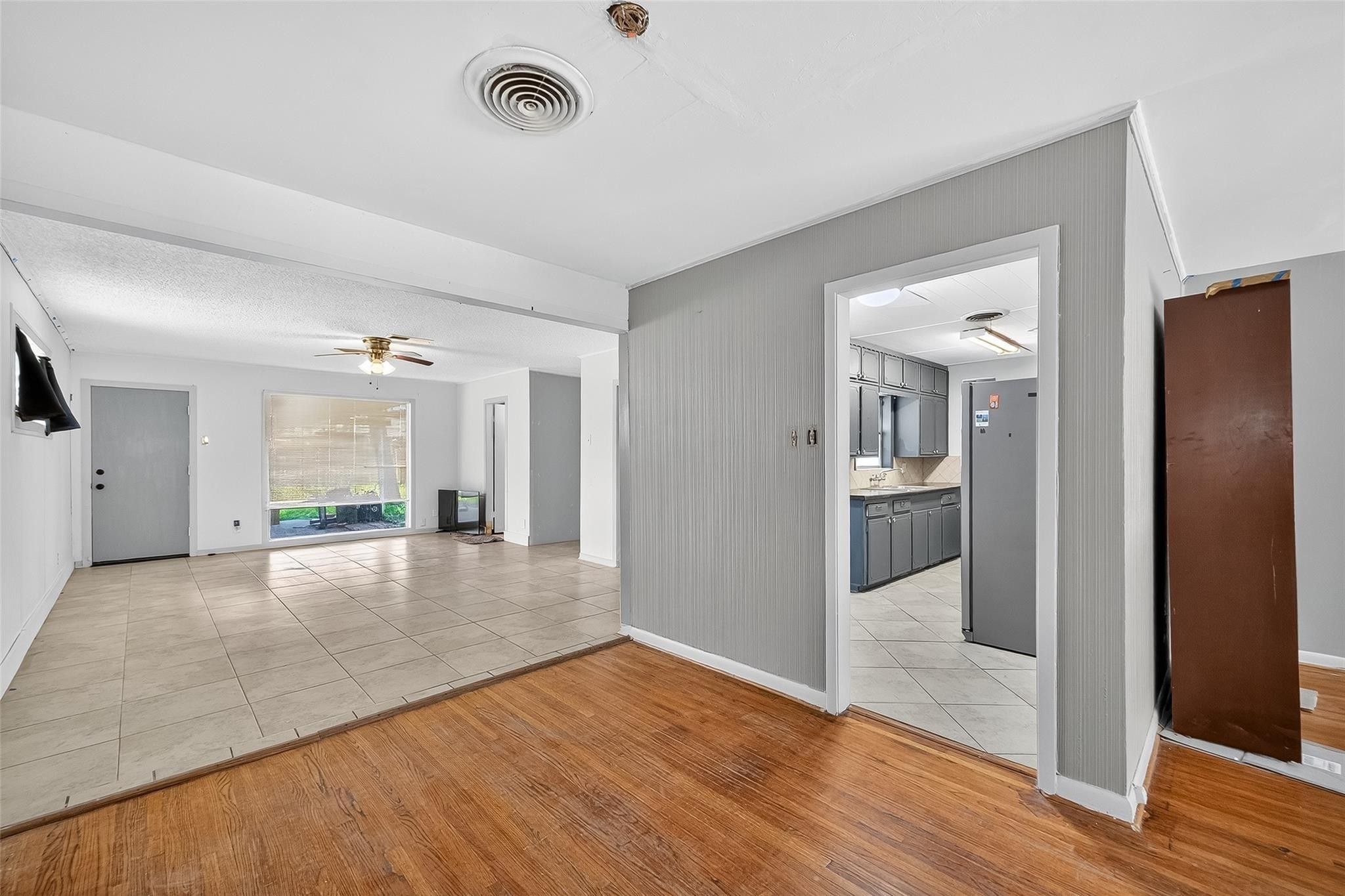 1509 Ronson Road Houston, TX 77055 - Photo 4 of 12