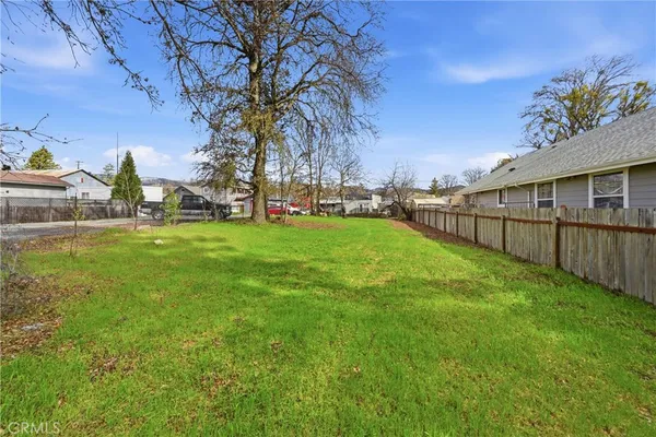 a view of a backyard with sitting area