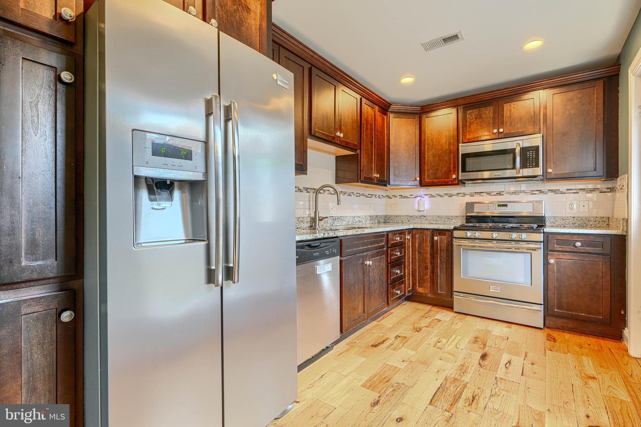 325 South Regester Street Baltimore, MD 21231 - Photo 10 of 41