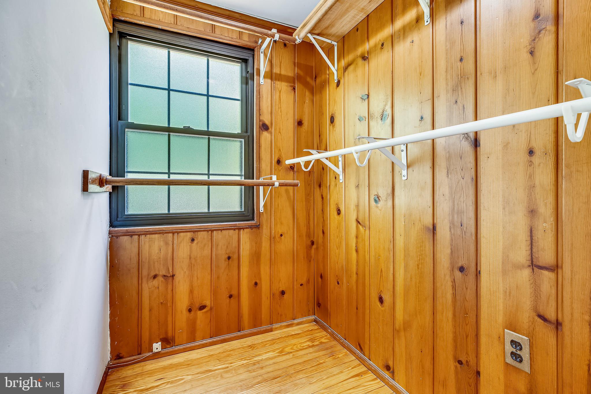 2011 Lansdowne Way Silver Spring, MD 20910 - Photo 28 of 50 Walk-in closet