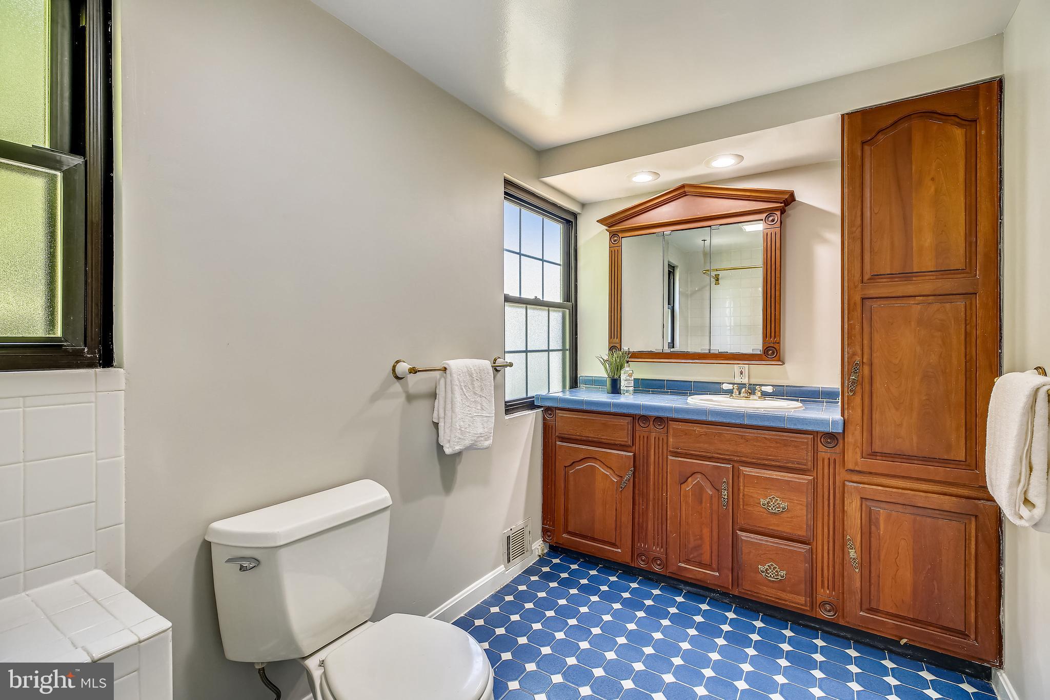 2011 Lansdowne Way Silver Spring, MD 20910 - Photo 29 of 50 Upper level full bath