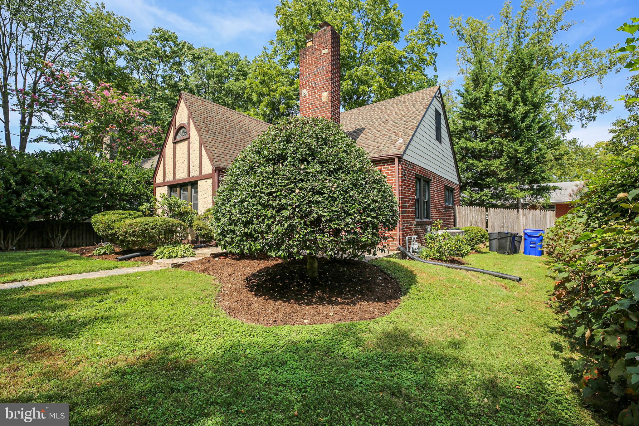 2011 Lansdowne Way Silver Spring, MD 20910 - Photo 6 of 50 Wonderfully landscaped