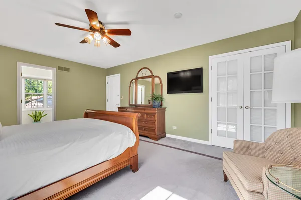 $650,000 | 1378 Colonial Square, Wheaton, IL 60189