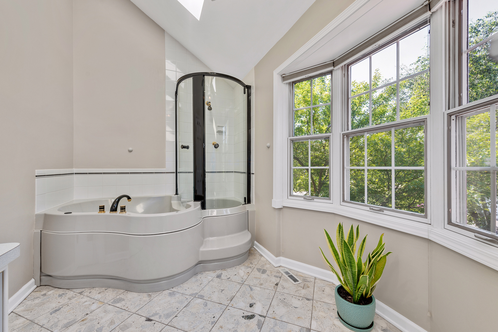 1378 Colonial Square Wheaton, IL 60189 - Photo 13 of 29