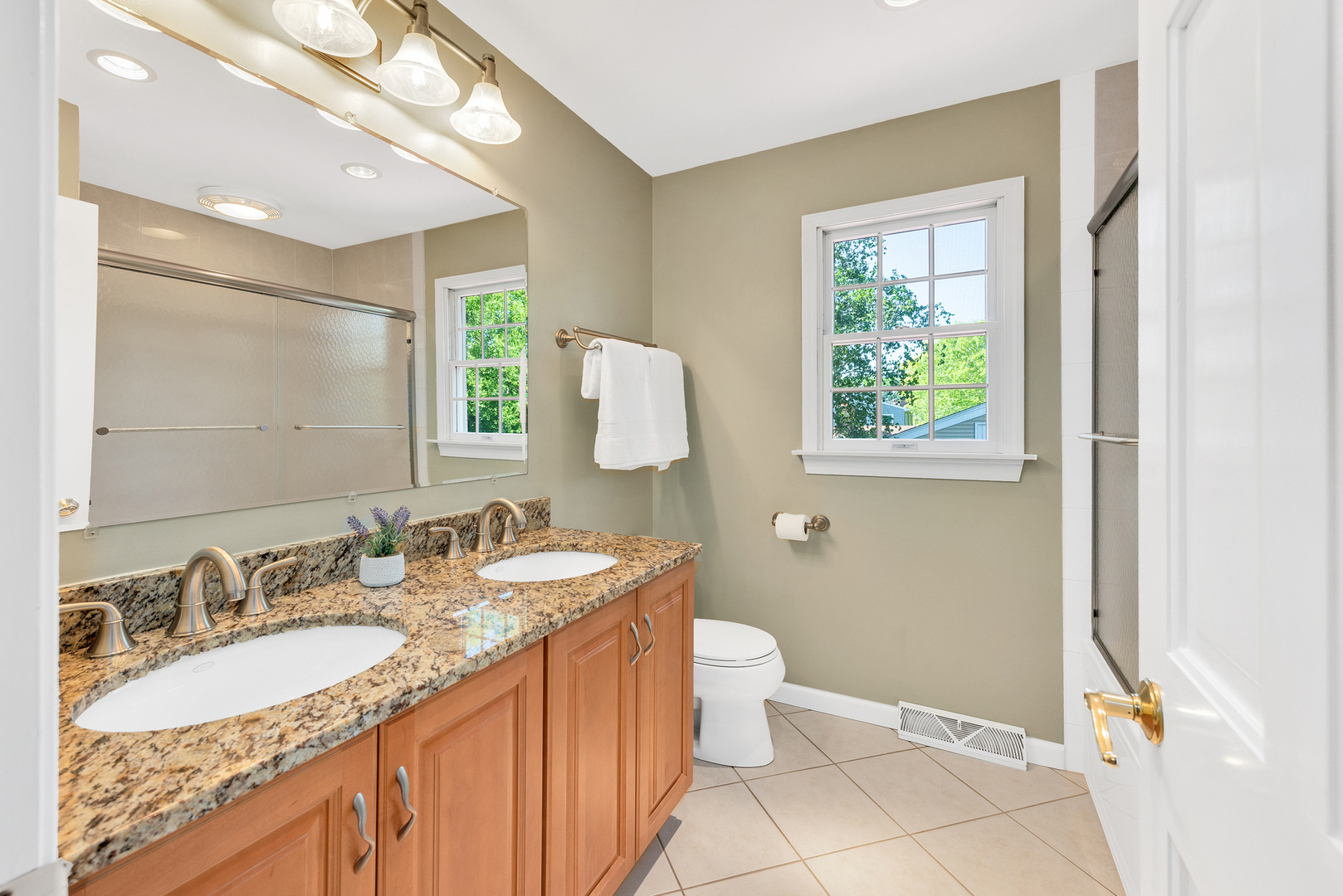 1378 Colonial Square Wheaton, IL 60189 - Photo 15 of 29