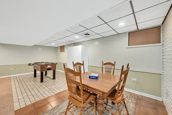 $650,000 | 1378 Colonial Square, Wheaton, IL 60189