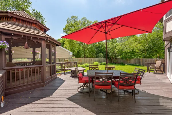 $650,000 | 1378 Colonial Square, Wheaton, IL 60189