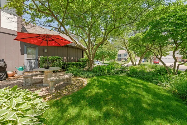 $650,000 | 1378 Colonial Square, Wheaton, IL 60189