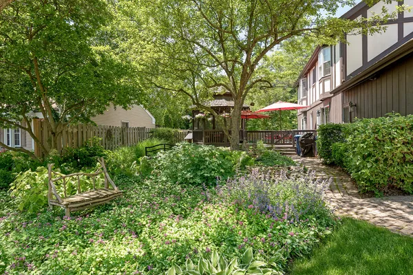 $650,000 | 1378 Colonial Square, Wheaton, IL 60189