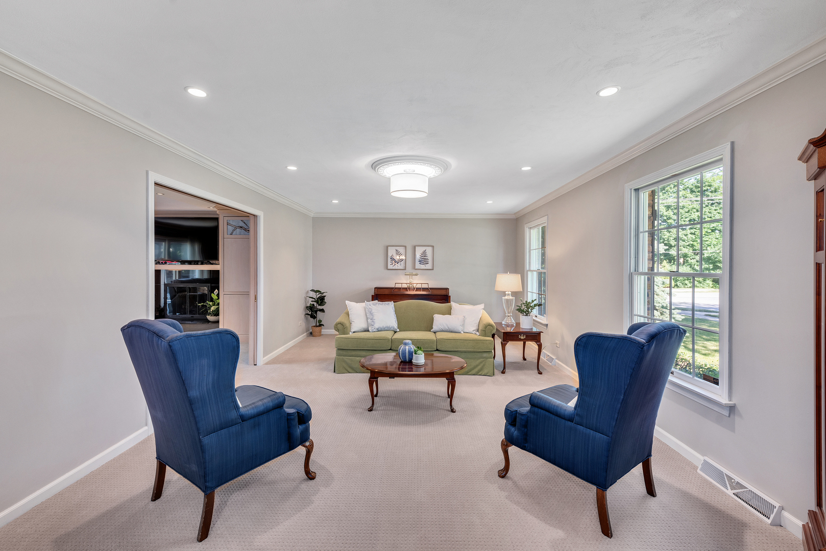 1378 Colonial Square Wheaton, IL 60189 - Photo 4 of 29