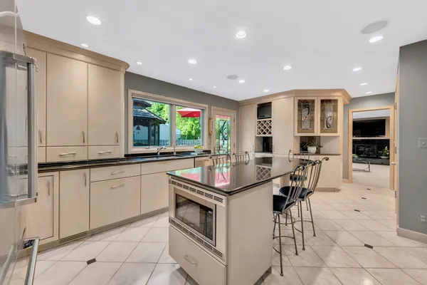 $650,000 | 1378 Colonial Square, Wheaton, IL 60189