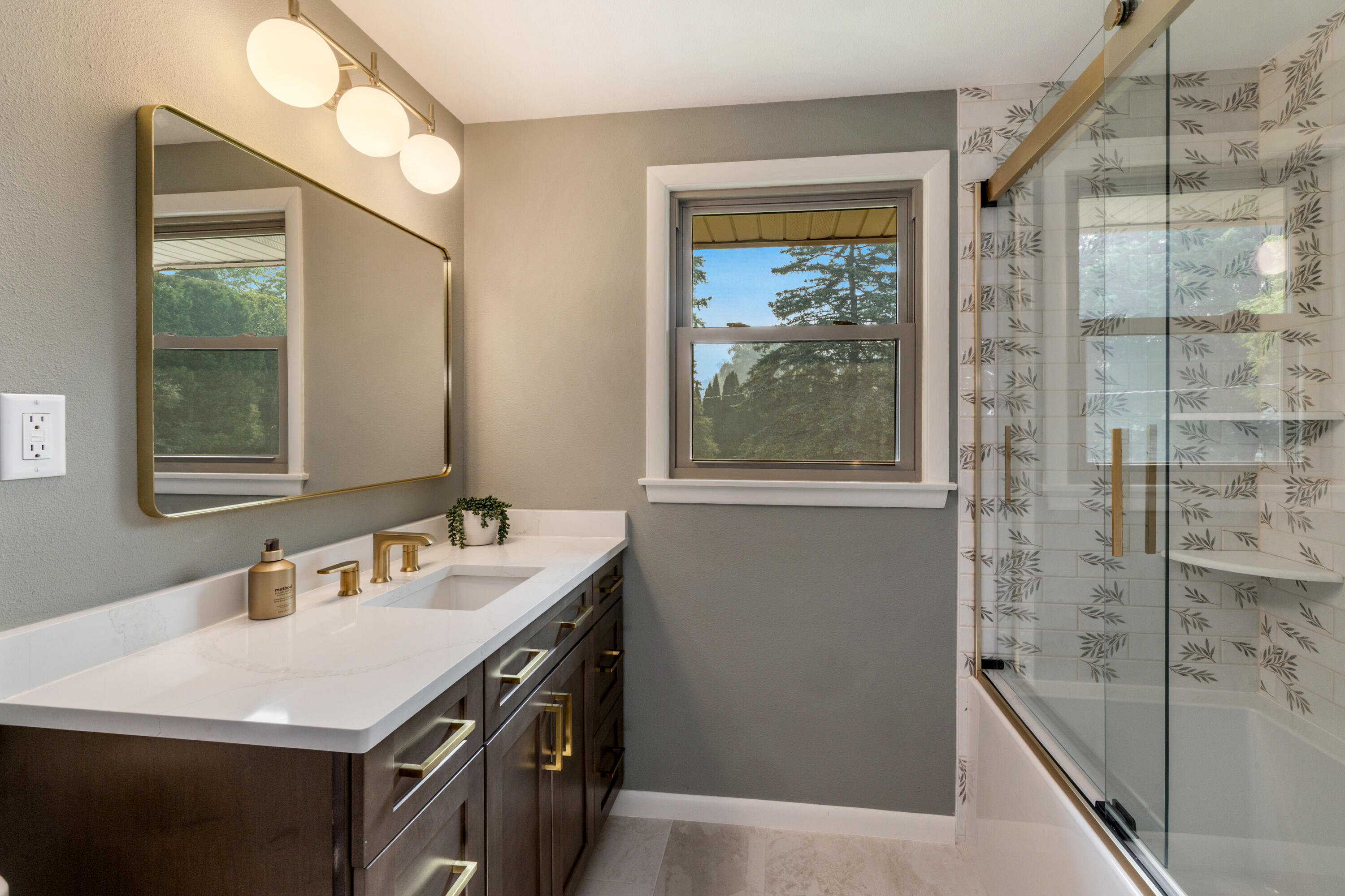 11630 Riverland Road Mequon, WI 53092 - Photo 13 of 18 Full Bathroom