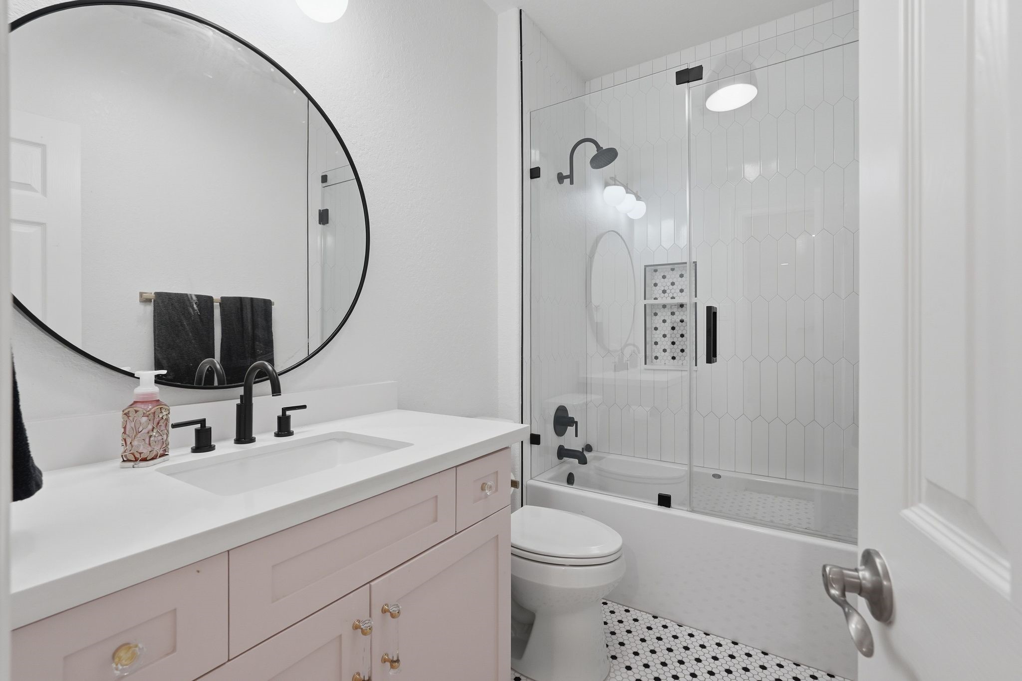 38 Highclere Park Drive Spring, TX 77379 - Photo 26 of 43 Full bathroom upstairs