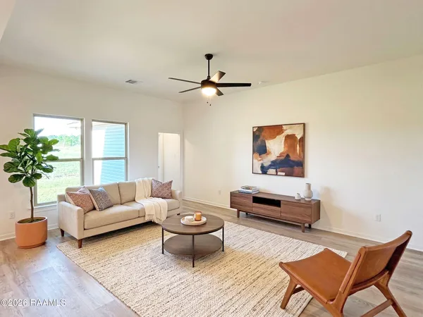 $247,115 | 106 Pine Harvest Scott La, Scott, LA 70583