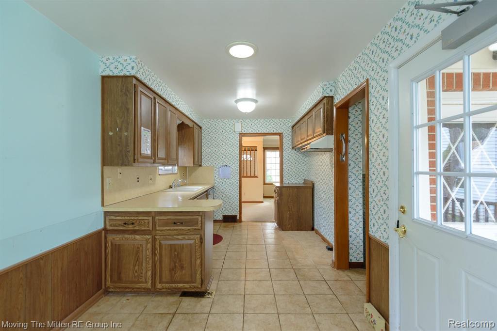 3 Waynewood Court Dearborn, MI 48124 - Photo 11 of 53