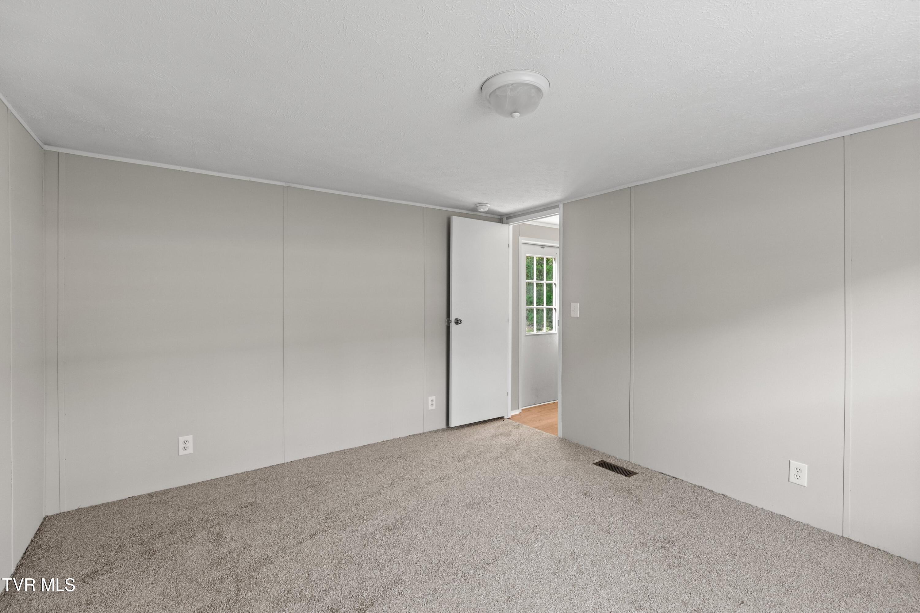 2805 Coffey Road Morristown, TN 37813 - Photo 11 of 27 011-2805CoffeyRoad-Morristown-TN-37813-S