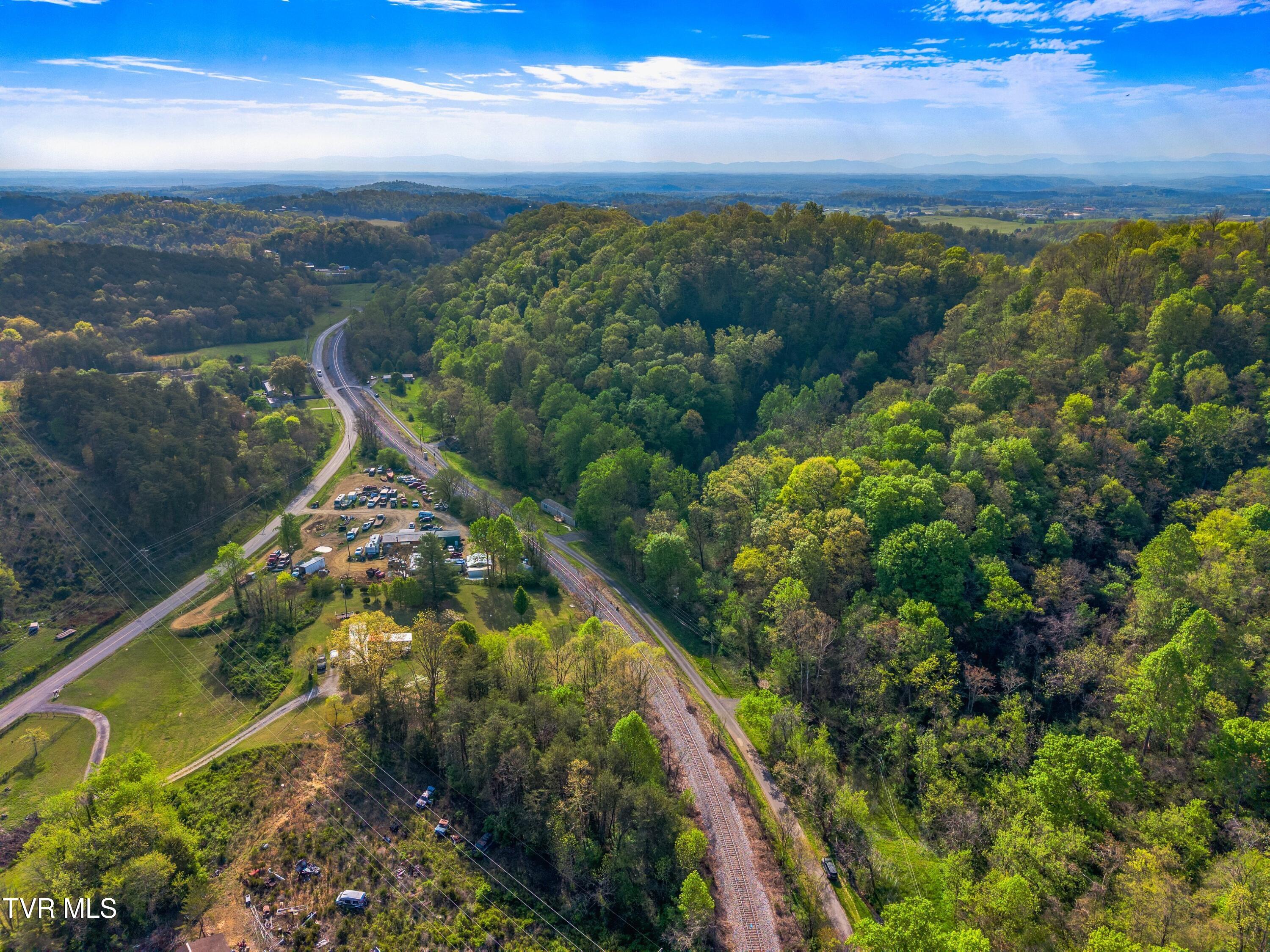 2805 Coffey Road Morristown, TN 37813 - Photo 24 of 27 024-2805CoffeyRoad-Morristown-TN-37813-S